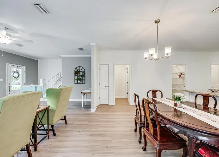 1 Mi To Fsu: Group-friendly Midtown Getaway! Сasa de vacaciones